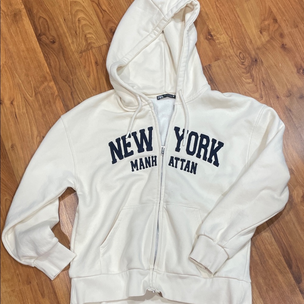 White New York Manhattan Hoodie